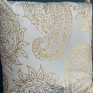 White and gold foil print throw pillow (ONE)